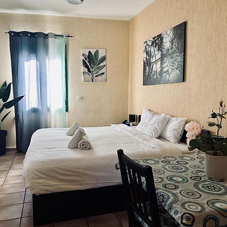 Cozy Apartments Mc Queen Athena Bagian luar foto