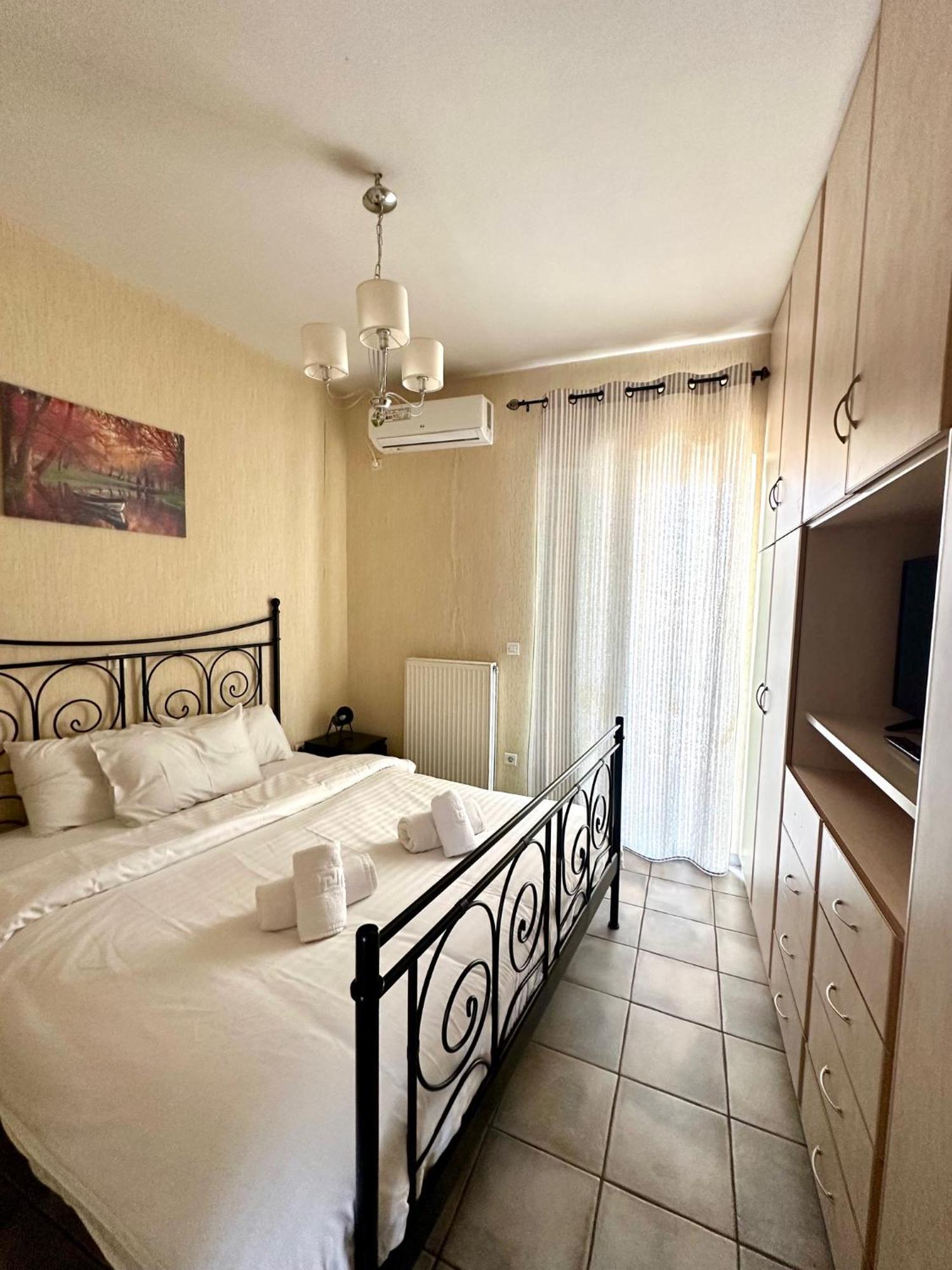 Cozy Apartments Mc Queen Athena Bagian luar foto