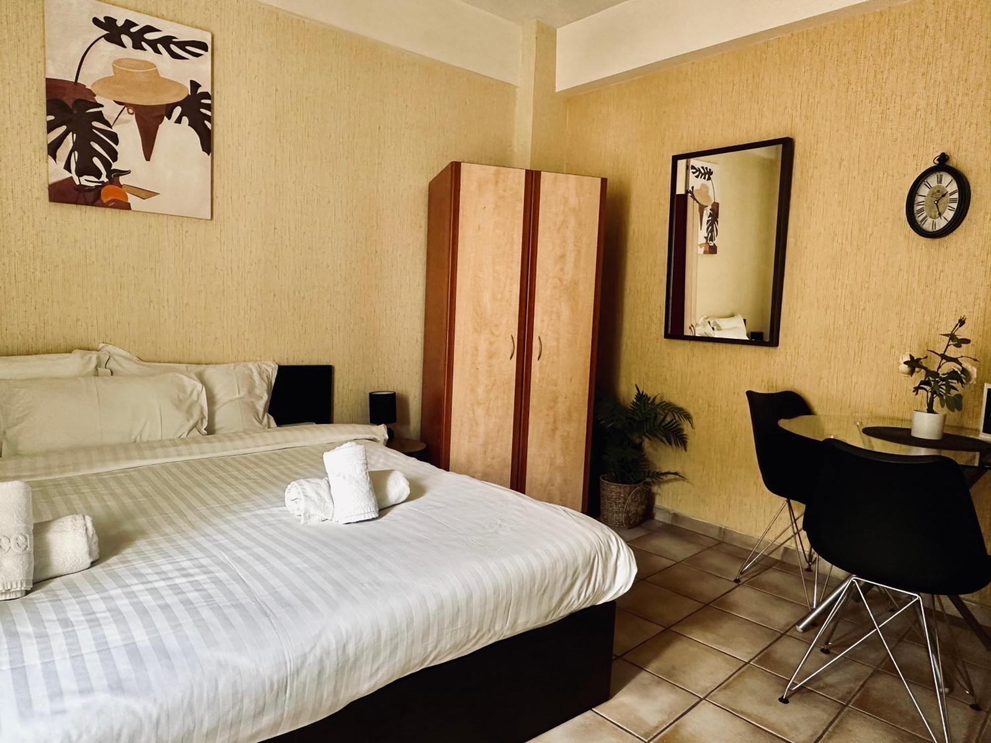 Cozy Apartments Mc Queen Athena Bagian luar foto