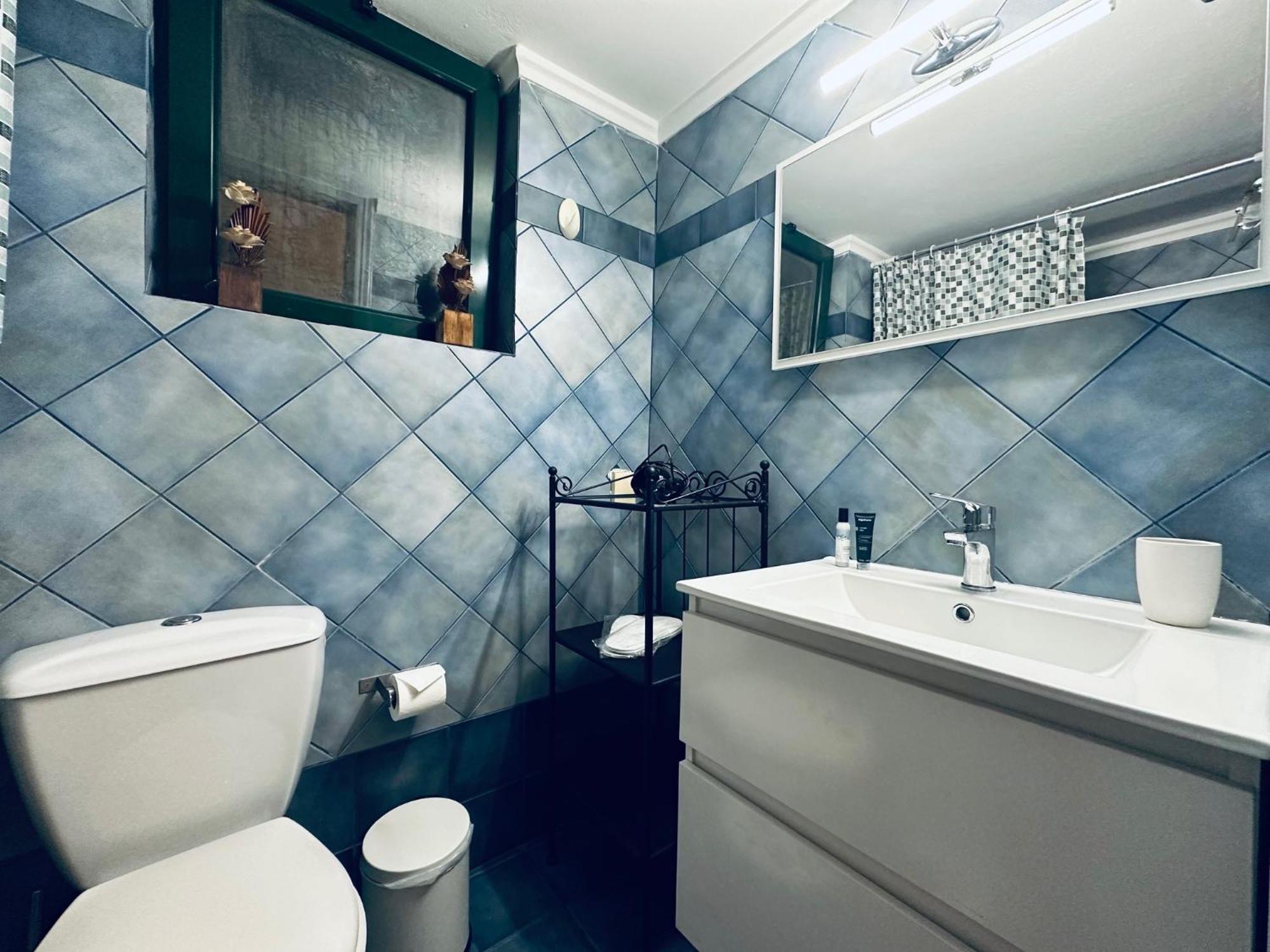 Cozy Apartments Mc Queen Athena Bagian luar foto